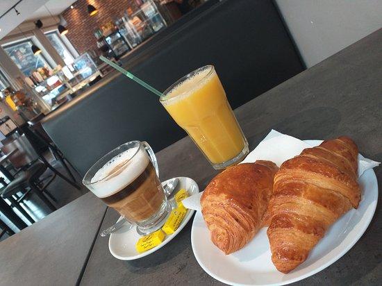 Cafe les artistes