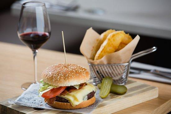 Kitchen & Bar